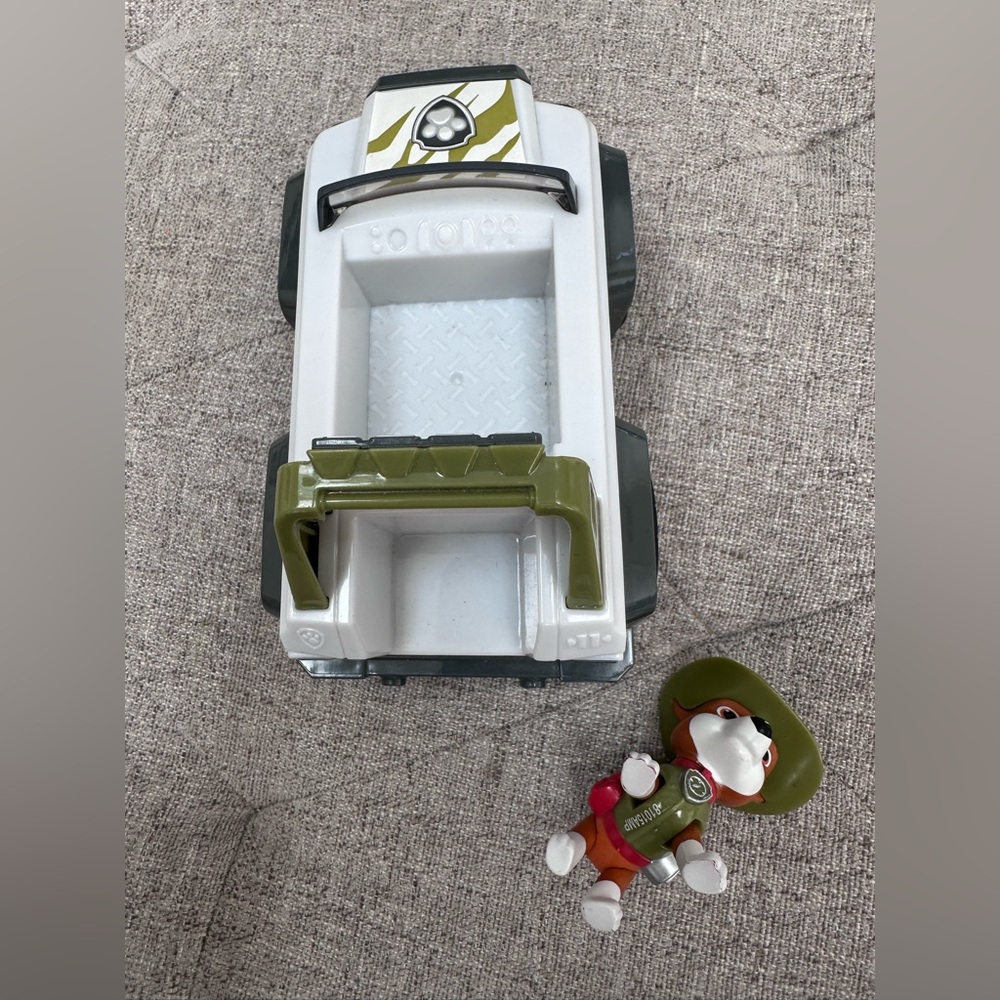 PAW PATROL COLLECTIBLE TRACKER PUP AND VEHICLE - Picture 3 of 4